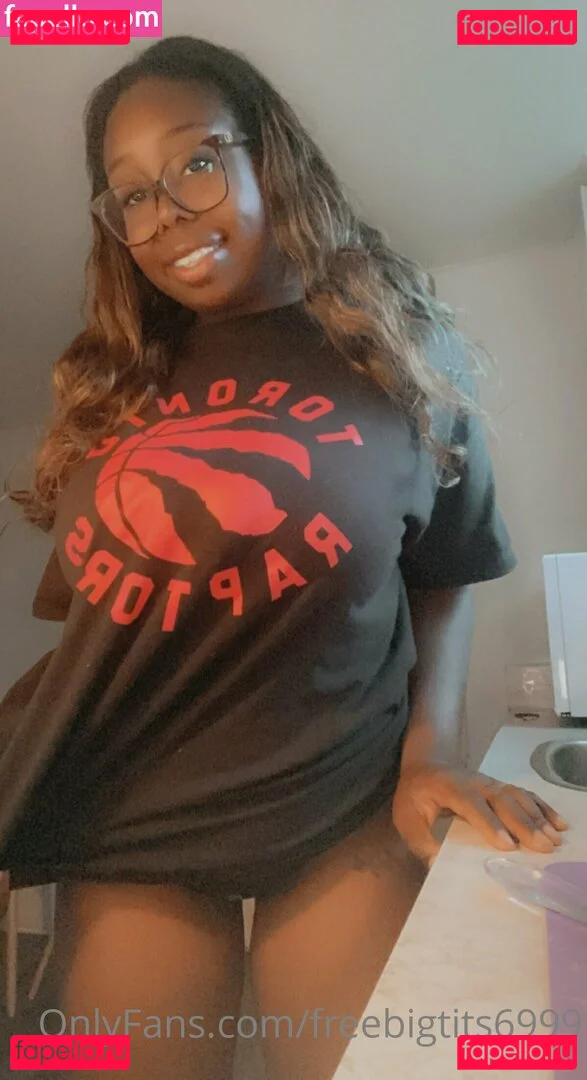 freebigtits6999 Onlyfans Photo Gallery 