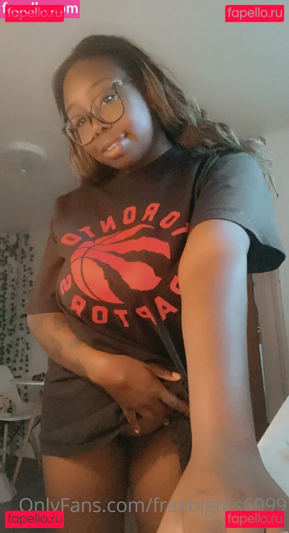 freebigtits6999 Onlyfans Photo Gallery 