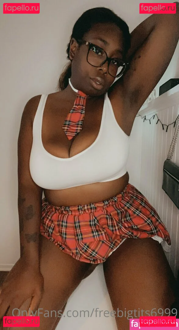 freebigtits6999 Onlyfans Photo Gallery 