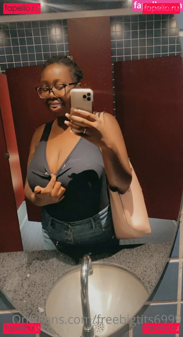 freebigtits6999 Onlyfans Photo Gallery 
