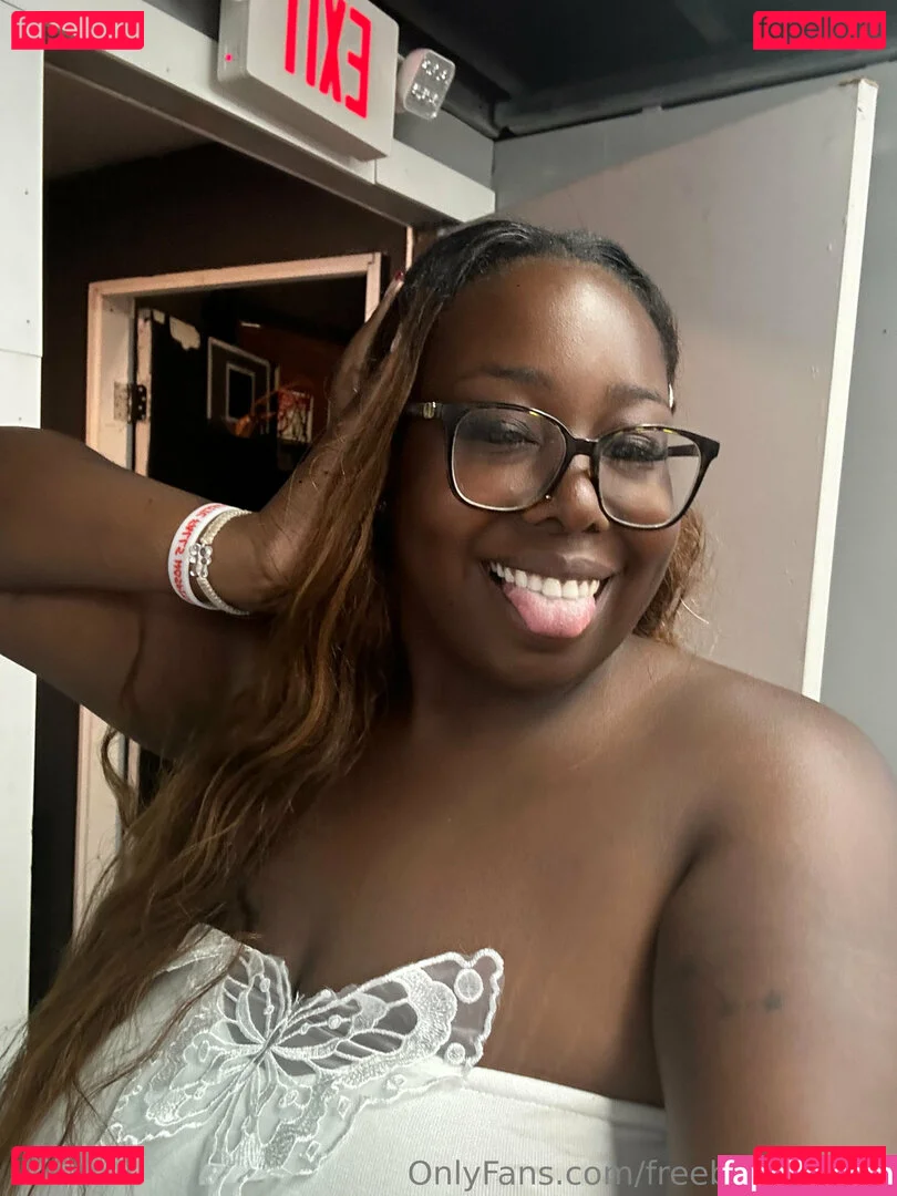 freebigtits6999 Onlyfans Photo Gallery 