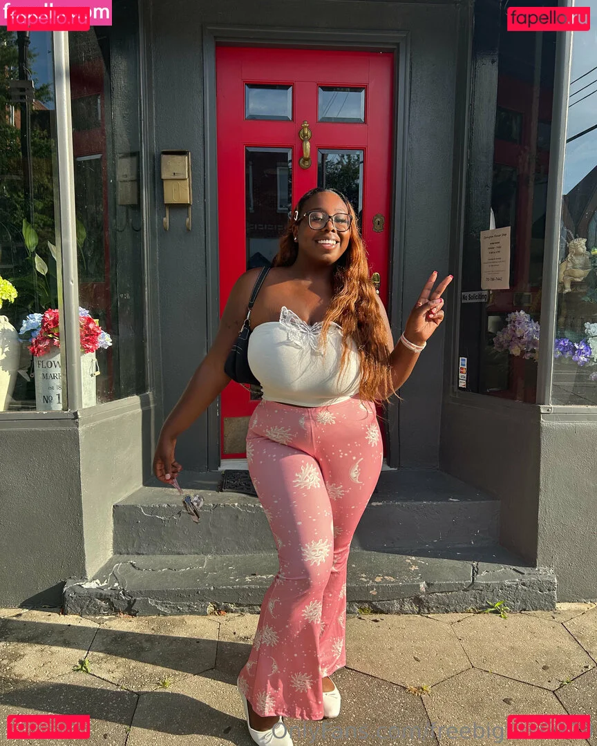 freebigtits6999 Onlyfans Photo Gallery 