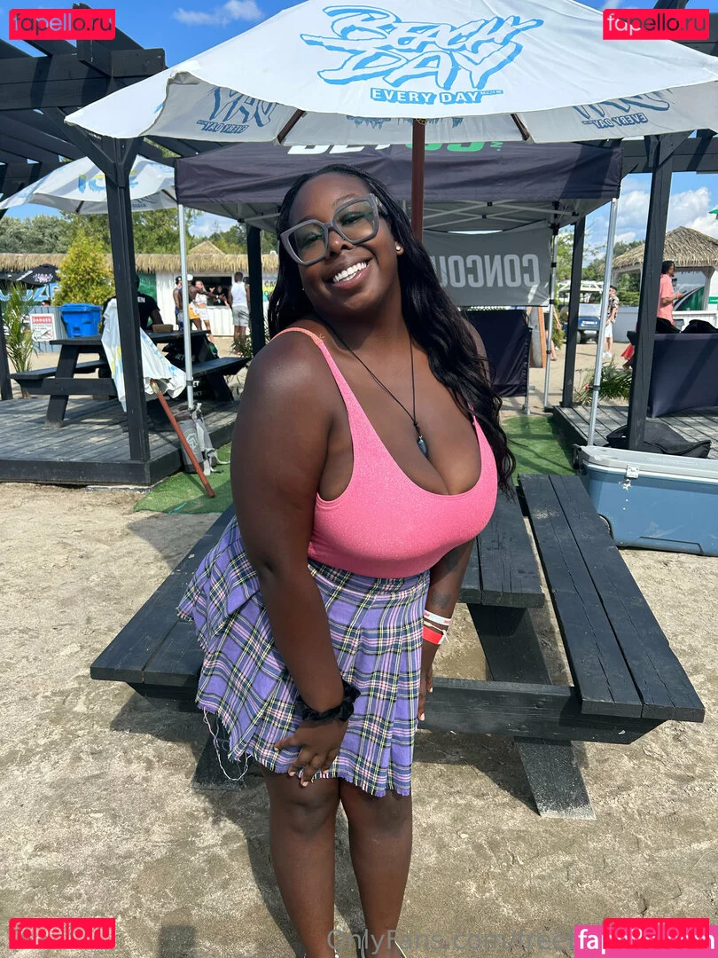 freebigtits6999 Onlyfans Photo Gallery 