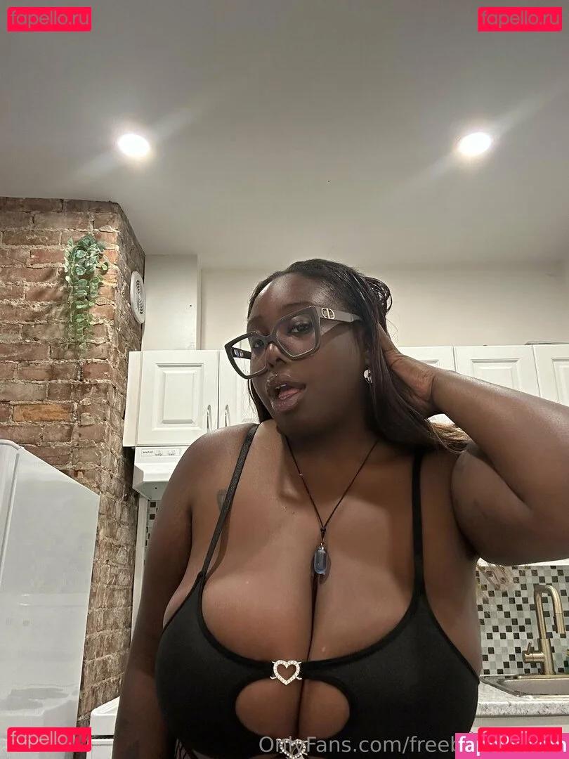 freebigtits6999 Onlyfans Photo Gallery 