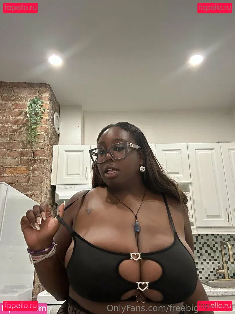 freebigtits6999 Onlyfans Photo Gallery 