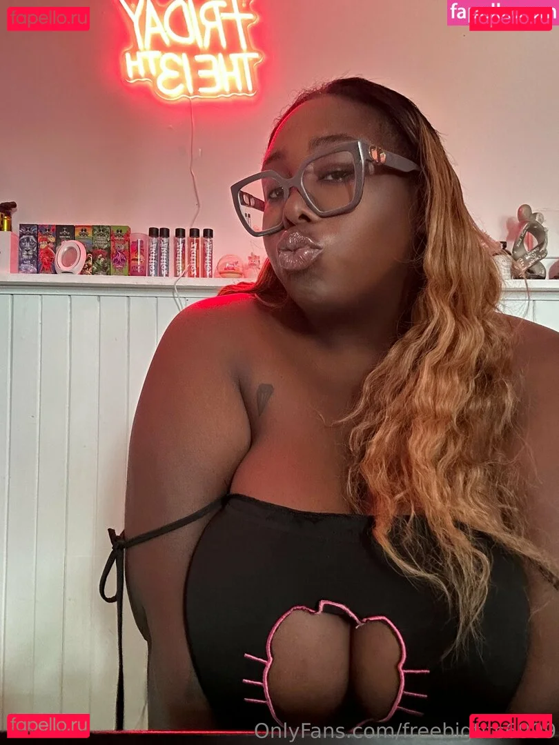 freebigtits6999 Onlyfans Photo Gallery 
