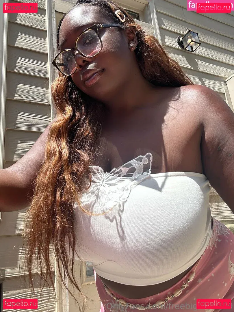 freebigtits6999 Onlyfans Photo Gallery 