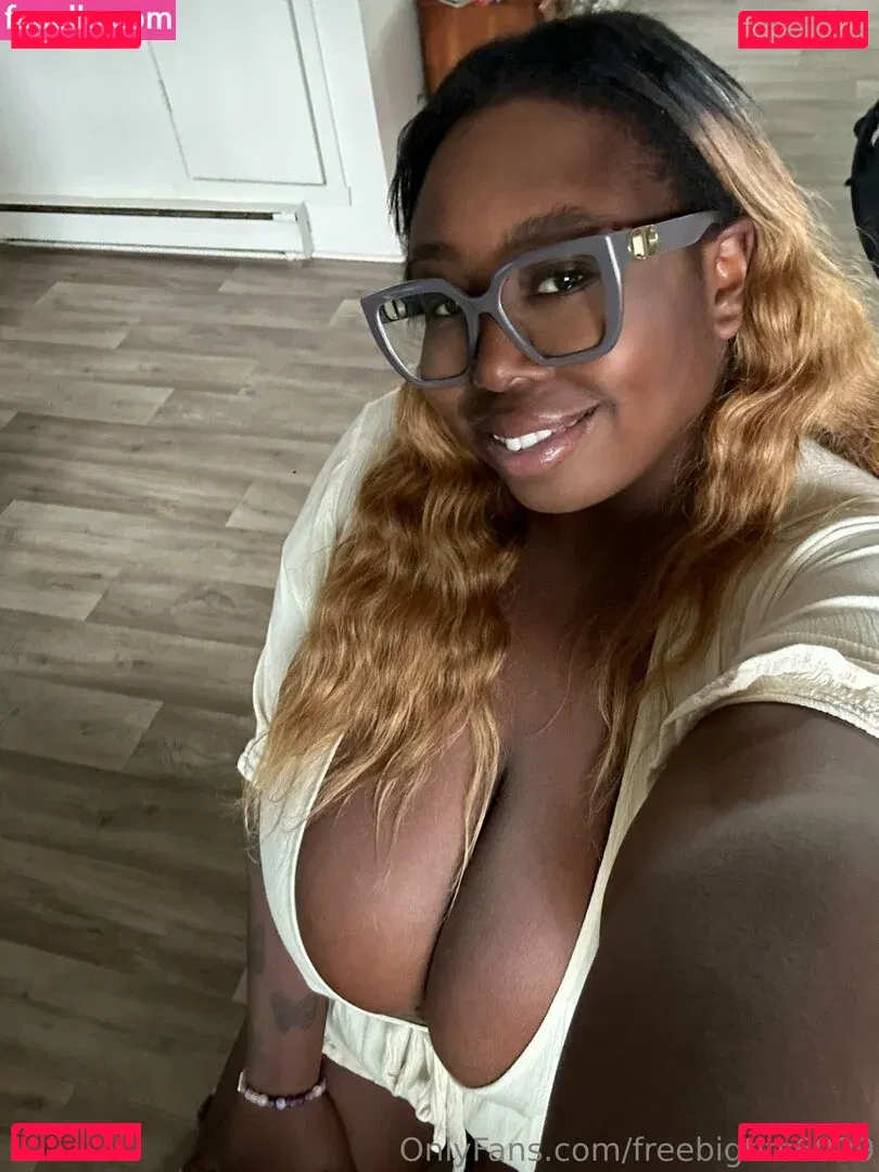 freebigtits6999 Onlyfans Photo Gallery 