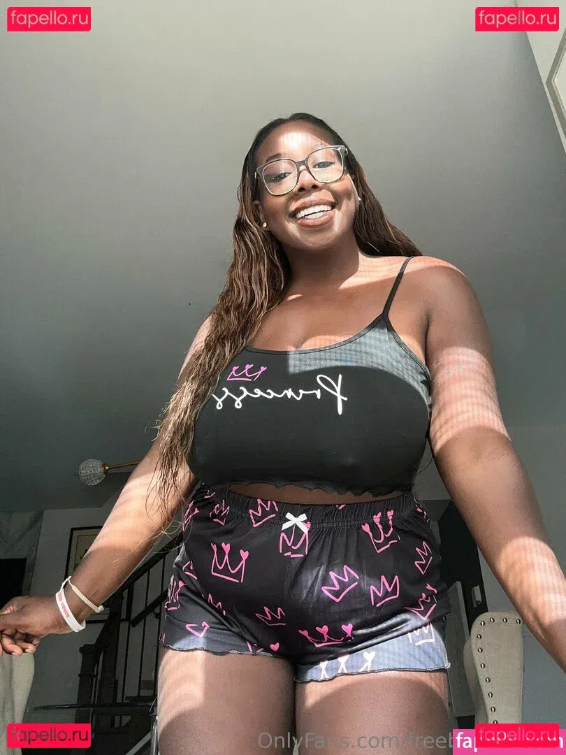 freebigtits6999 Onlyfans Photo Gallery 