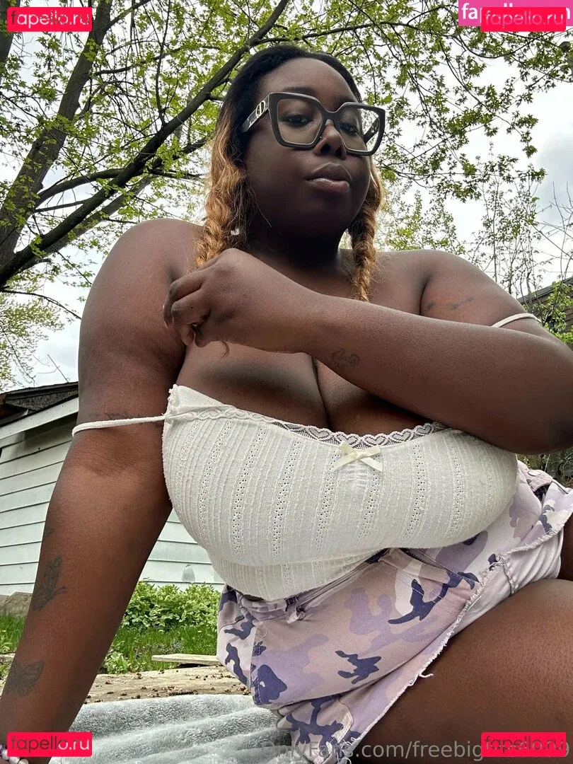 freebigtits6999 Onlyfans Photo Gallery 
