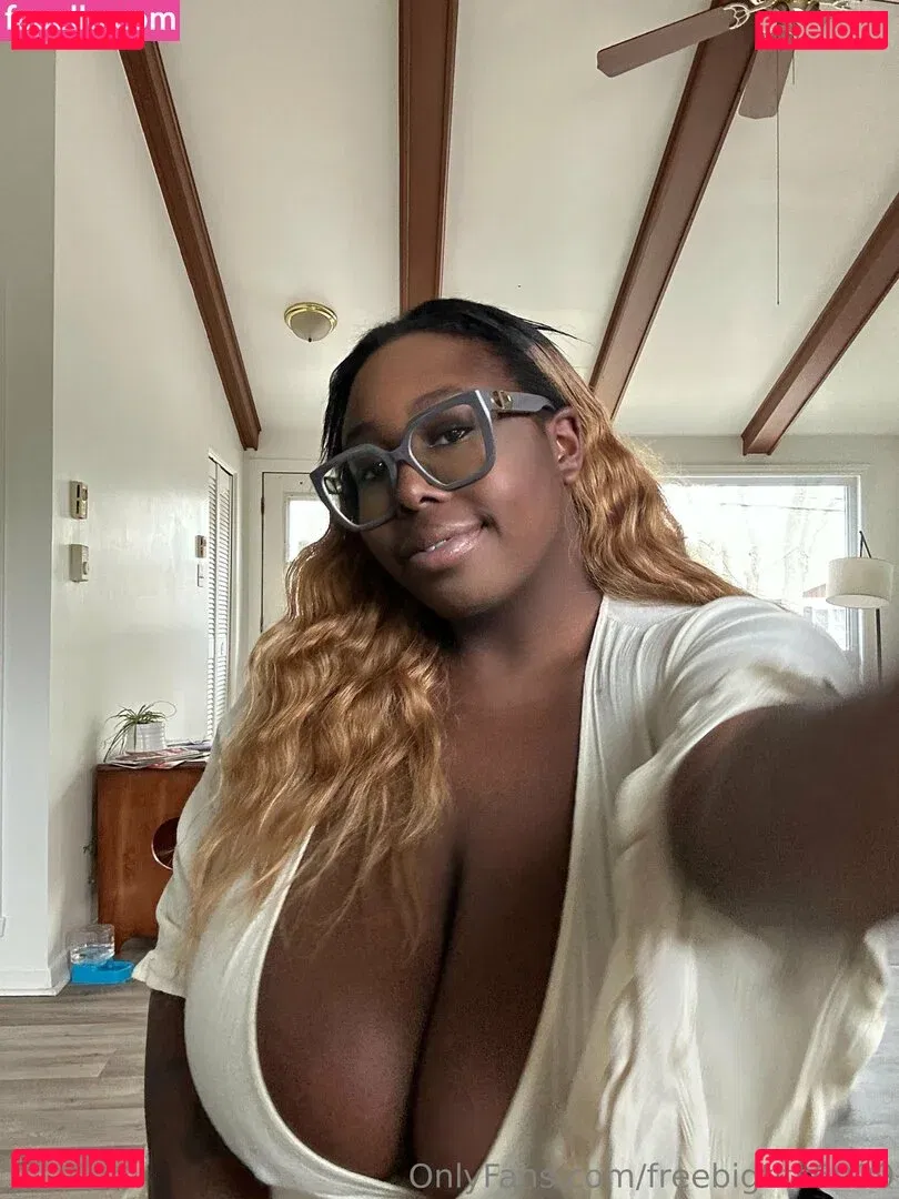 freebigtits6999 Onlyfans Photo Gallery 