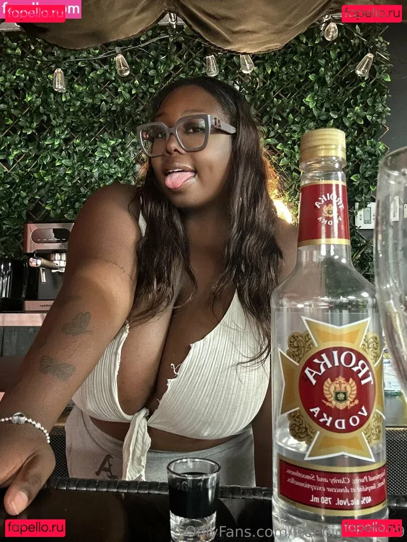 freebigtits6999 Onlyfans Photo Gallery 