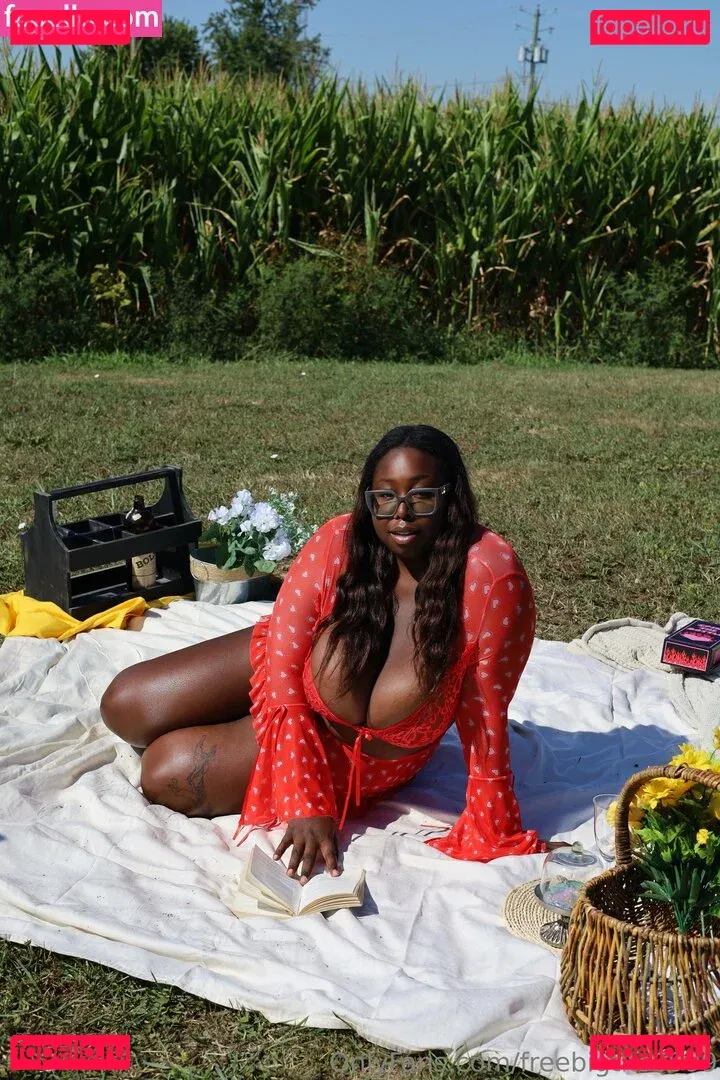 freebigtits6999 Onlyfans Photo Gallery 