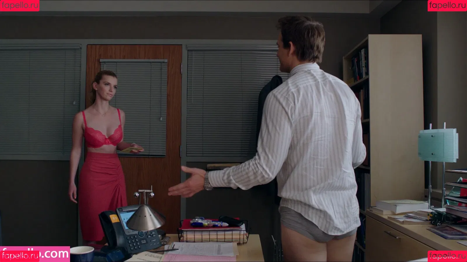 Betty Gilpin Onlyfans Photo Gallery 