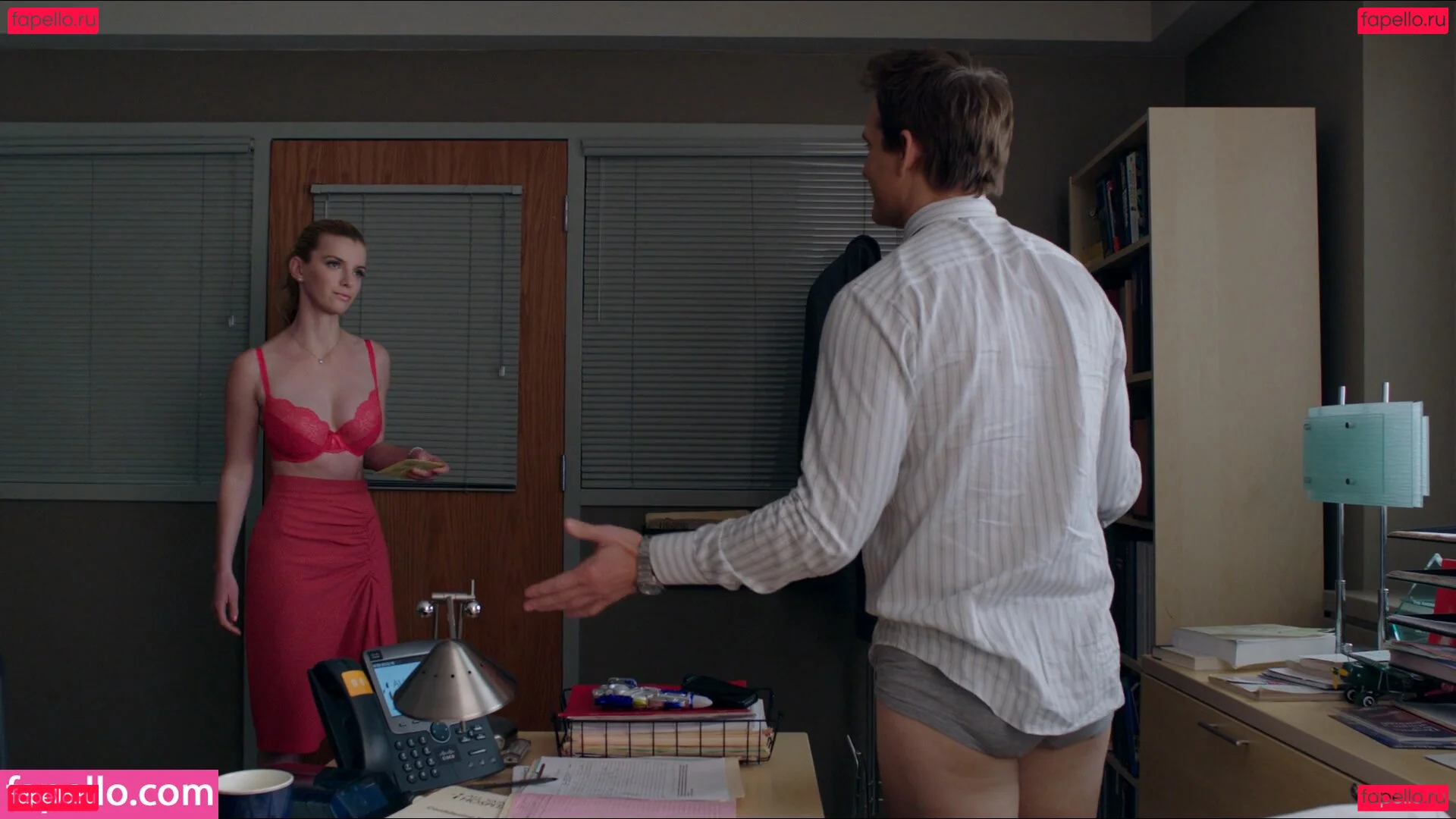 Betty Gilpin Onlyfans Photo Gallery 