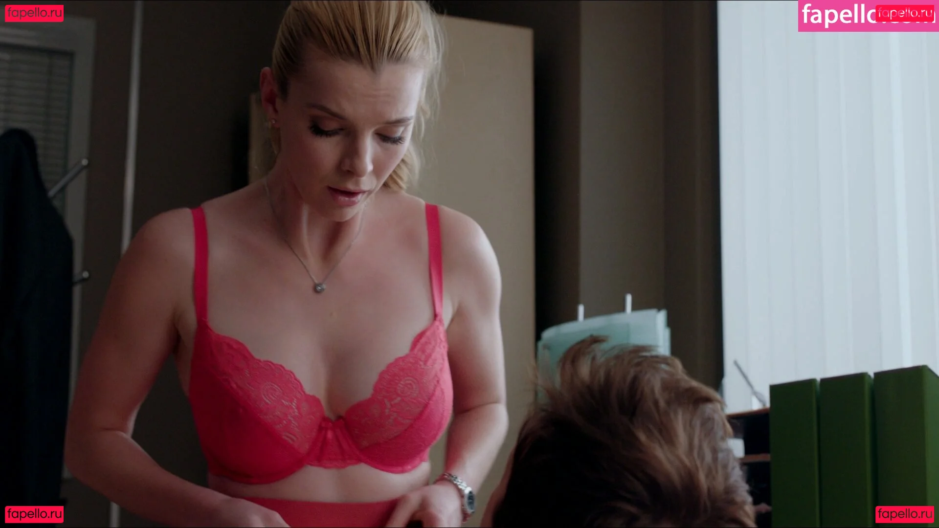 Betty Gilpin Onlyfans Photo Gallery 