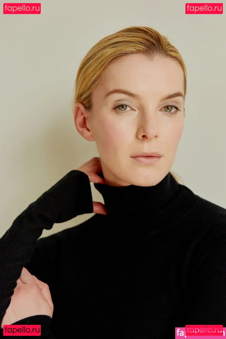 Betty Gilpin Onlyfans Photo Gallery 