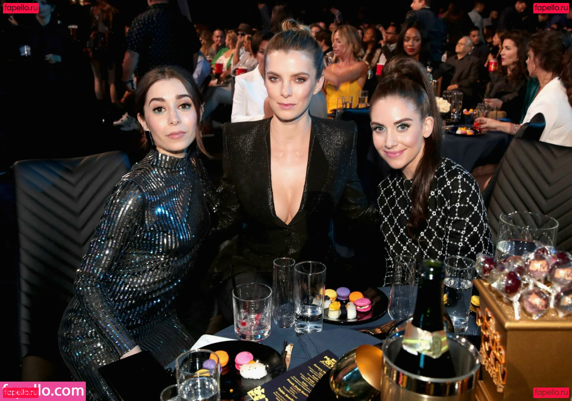 Betty Gilpin Onlyfans Photo Gallery 