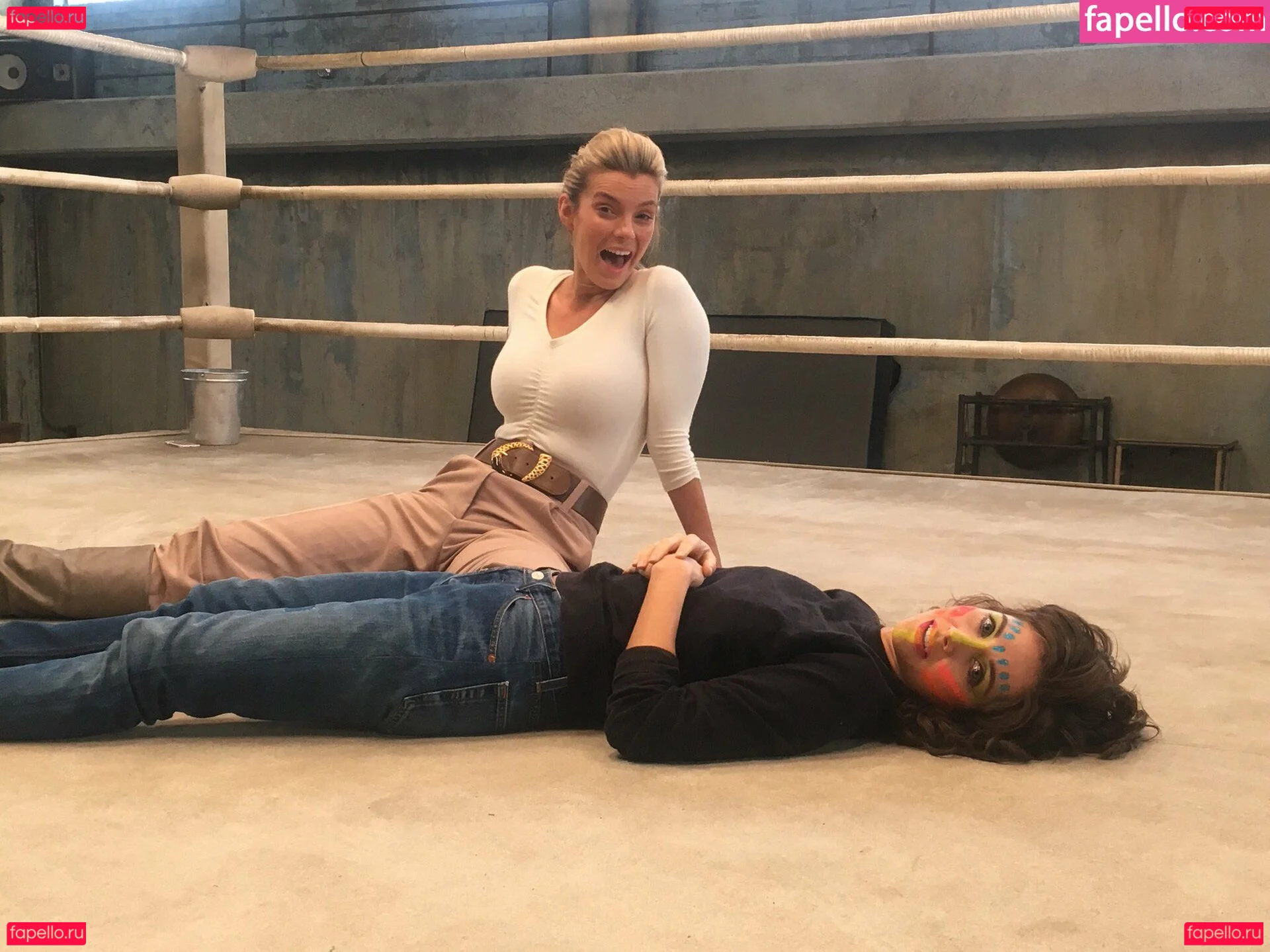 Betty Gilpin Onlyfans Photo Gallery 