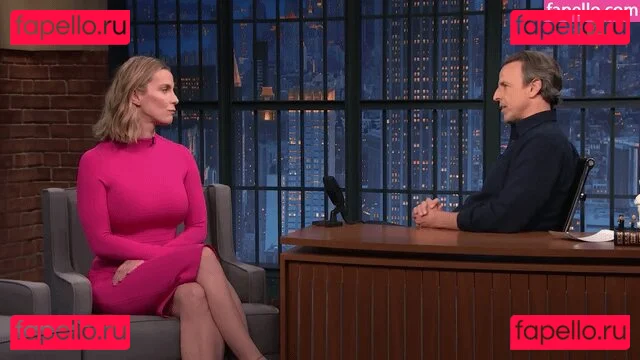 Betty Gilpin Onlyfans Photo Gallery 