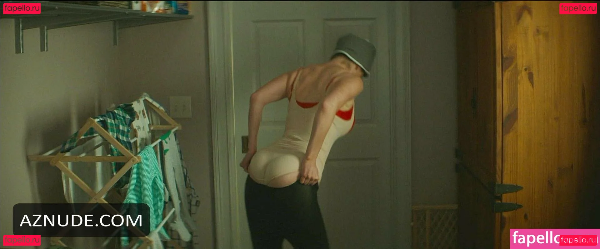 Betty Gilpin Onlyfans Photo Gallery 