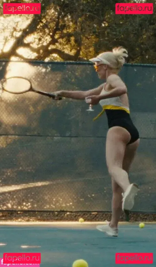 Betty Gilpin Onlyfans Photo Gallery 