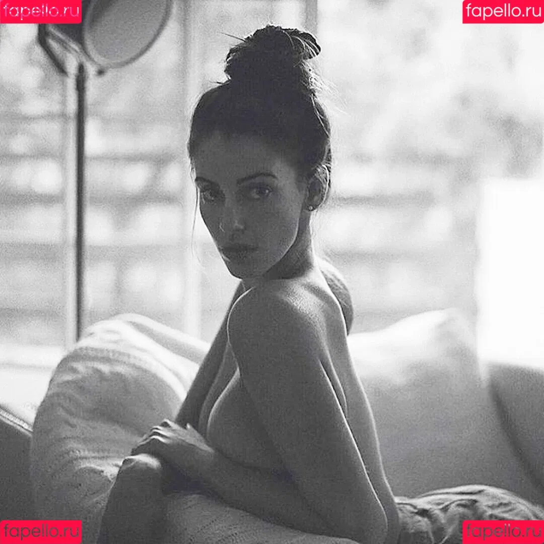 Jessica Lowndes Onlyfans Photo Gallery 