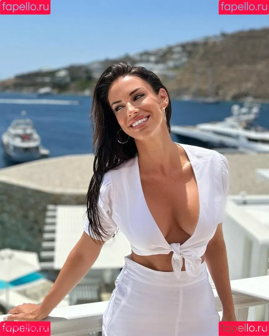 Jessica Lowndes Onlyfans Photo Gallery 