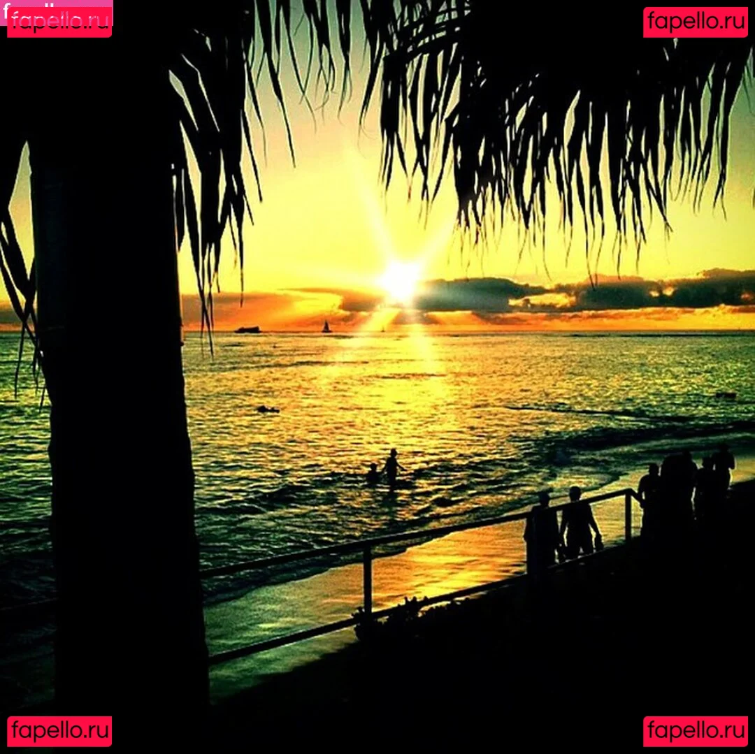 Jessica Lowndes Onlyfans Photo Gallery 