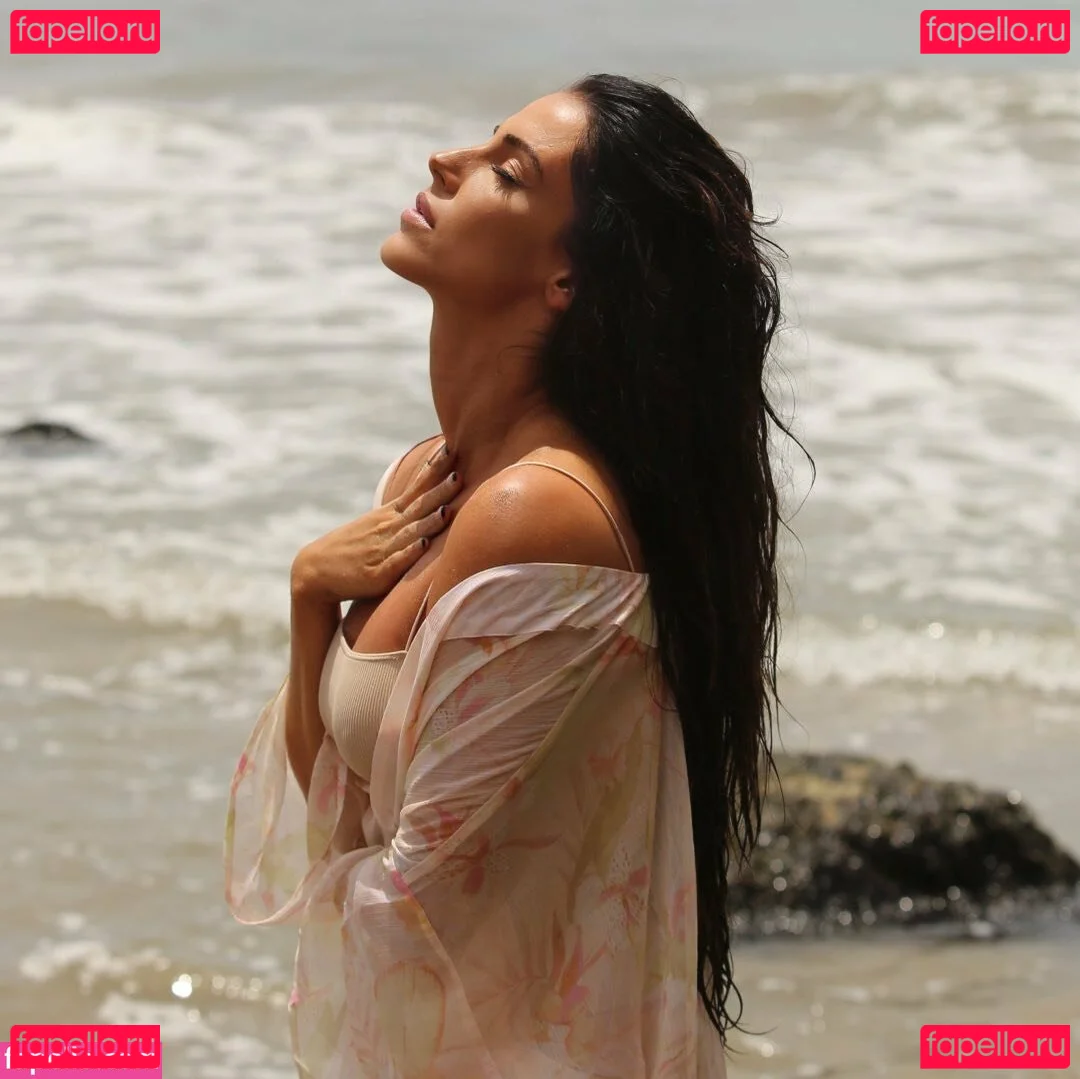 Jessica Lowndes Onlyfans Photo Gallery 