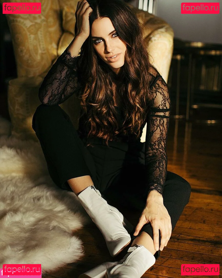 Jessica Lowndes Onlyfans Photo Gallery 