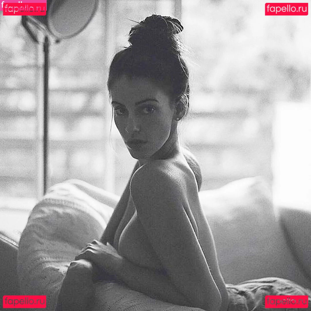 Jessica Lowndes Onlyfans Photo Gallery 