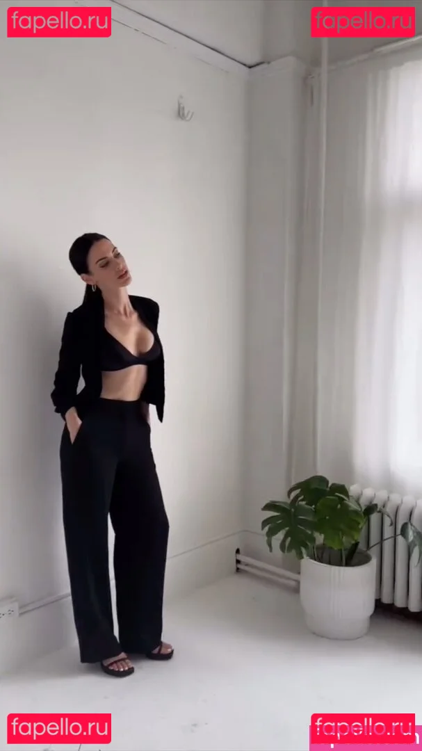 Jessica Lowndes Onlyfans Photo Gallery 