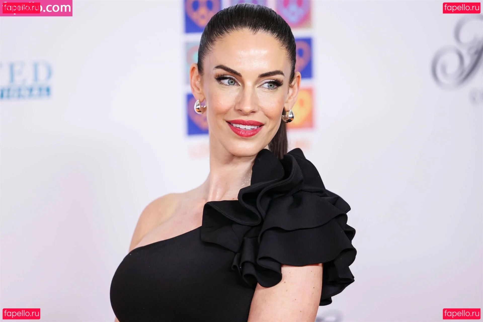 Jessica Lowndes Onlyfans Photo Gallery 