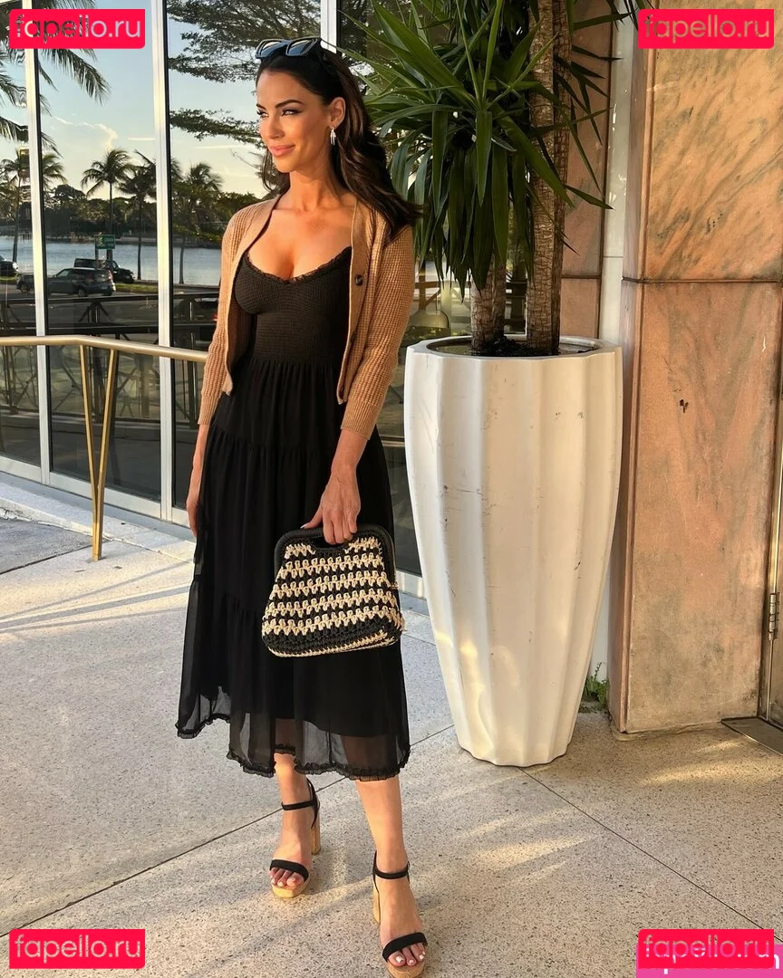 Jessica Lowndes Onlyfans Photo Gallery 