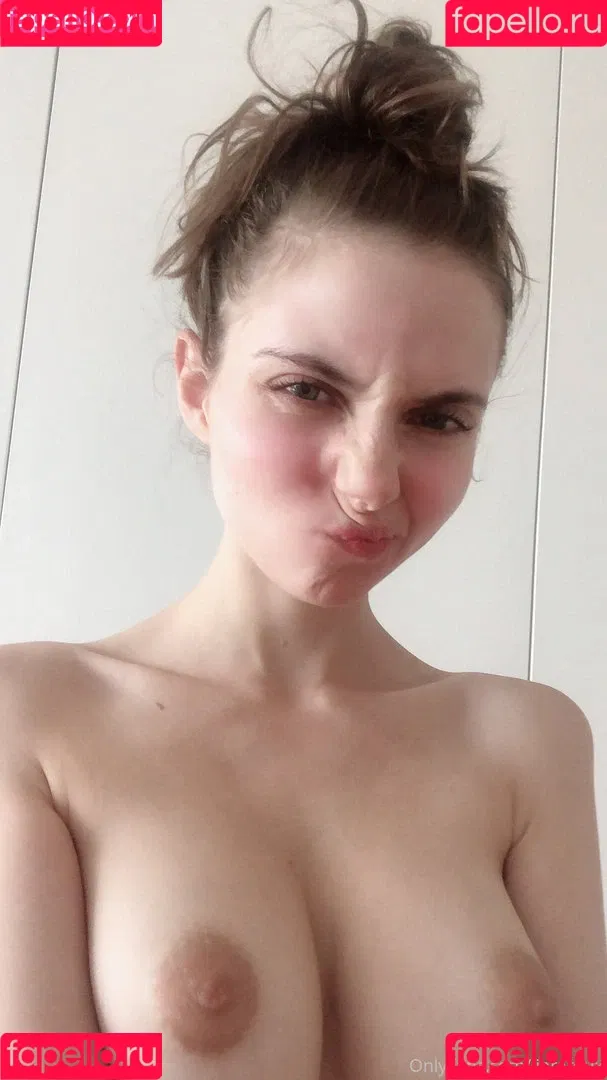Liara Roux Onlyfans Photo Gallery 