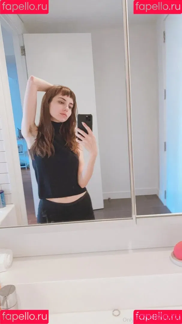 Liara Roux Onlyfans Photo Gallery 