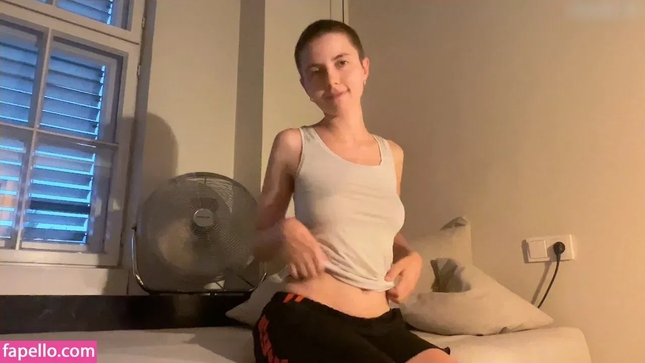 Liara Roux Onlyfans Photo Gallery 