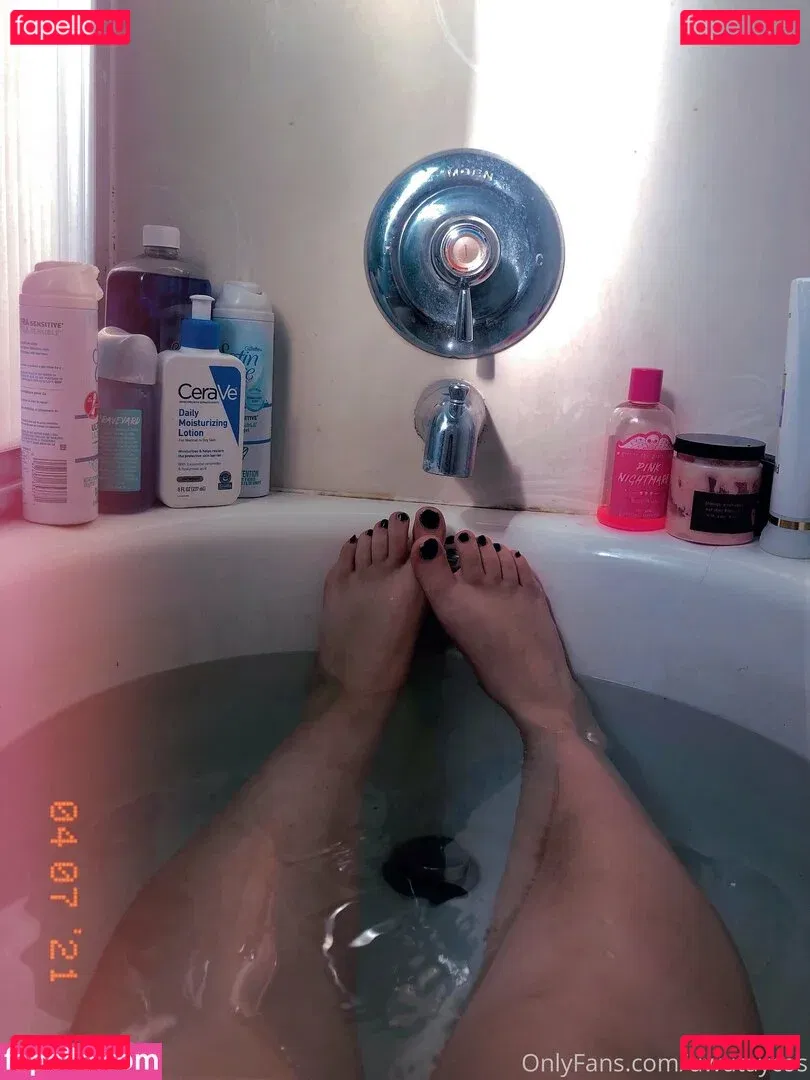 uwutaycos Onlyfans Photo Gallery 