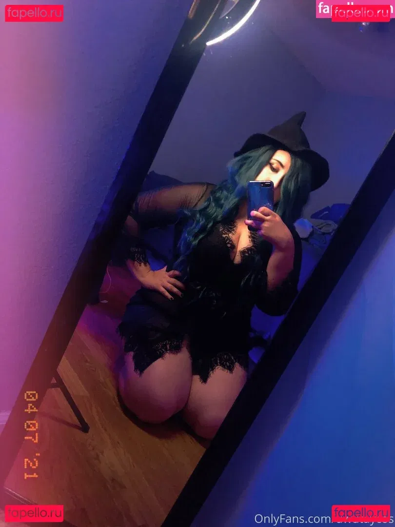 uwutaycos Onlyfans Photo Gallery 