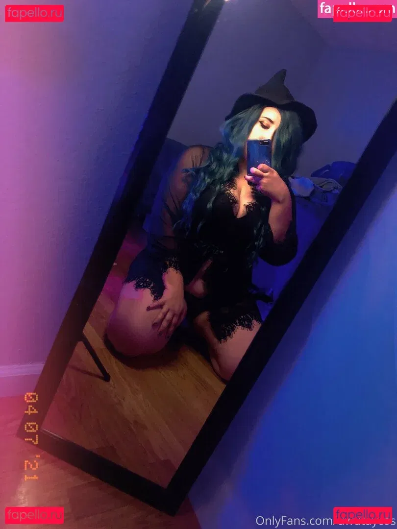 uwutaycos Onlyfans Photo Gallery 