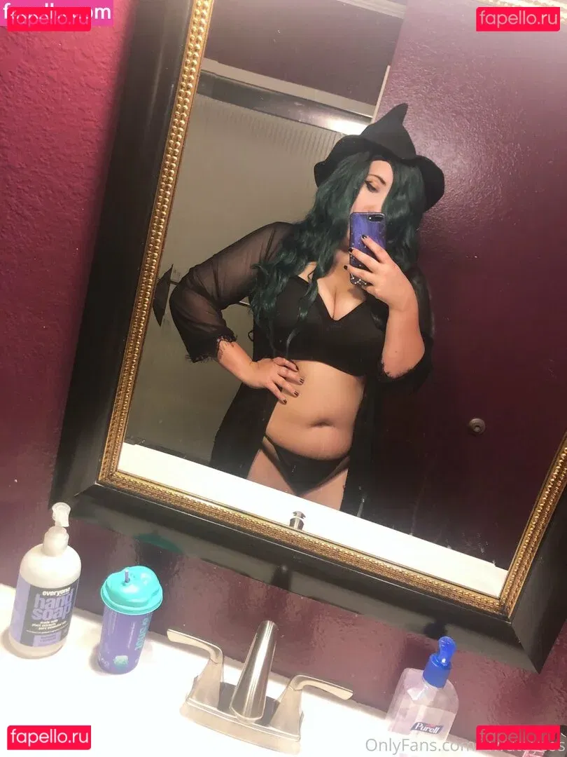 uwutaycos Onlyfans Photo Gallery 