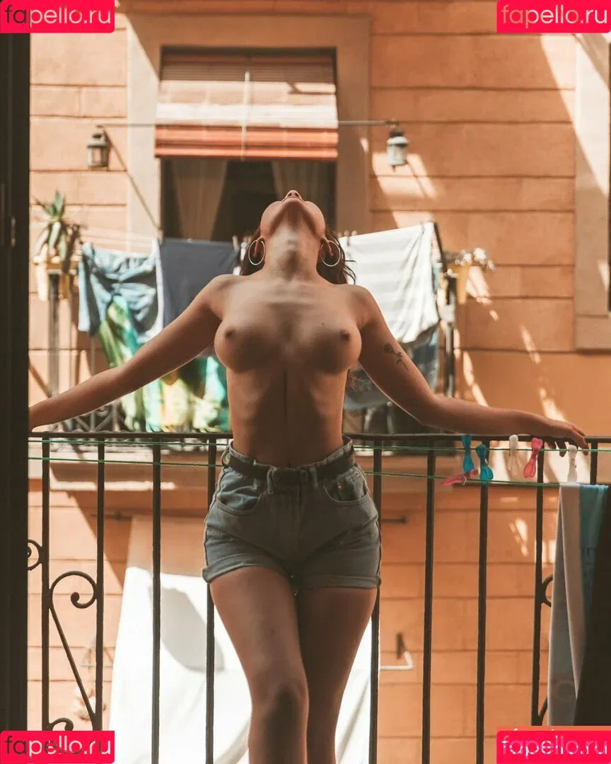 Sara Llamas Onlyfans Photo Gallery 