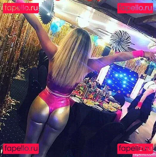 Nikki Sanderson Onlyfans Photo Gallery 