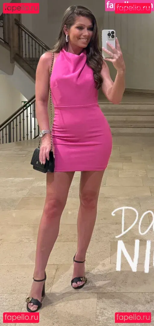 Nikki Sanderson Onlyfans Photo Gallery 