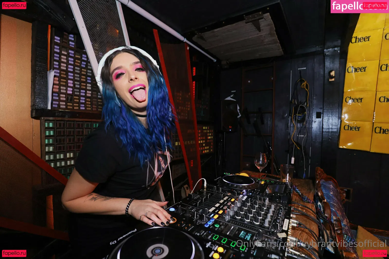 vybrantvibesofficial Onlyfans Photo Gallery 