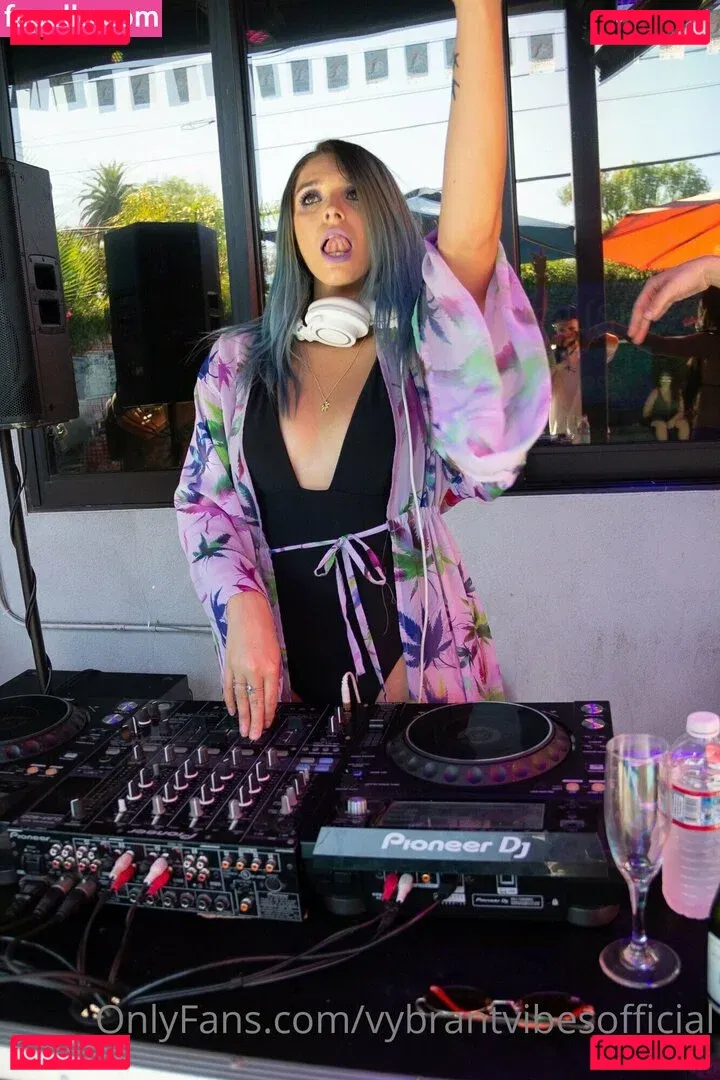vybrantvibesofficial Onlyfans Photo Gallery 