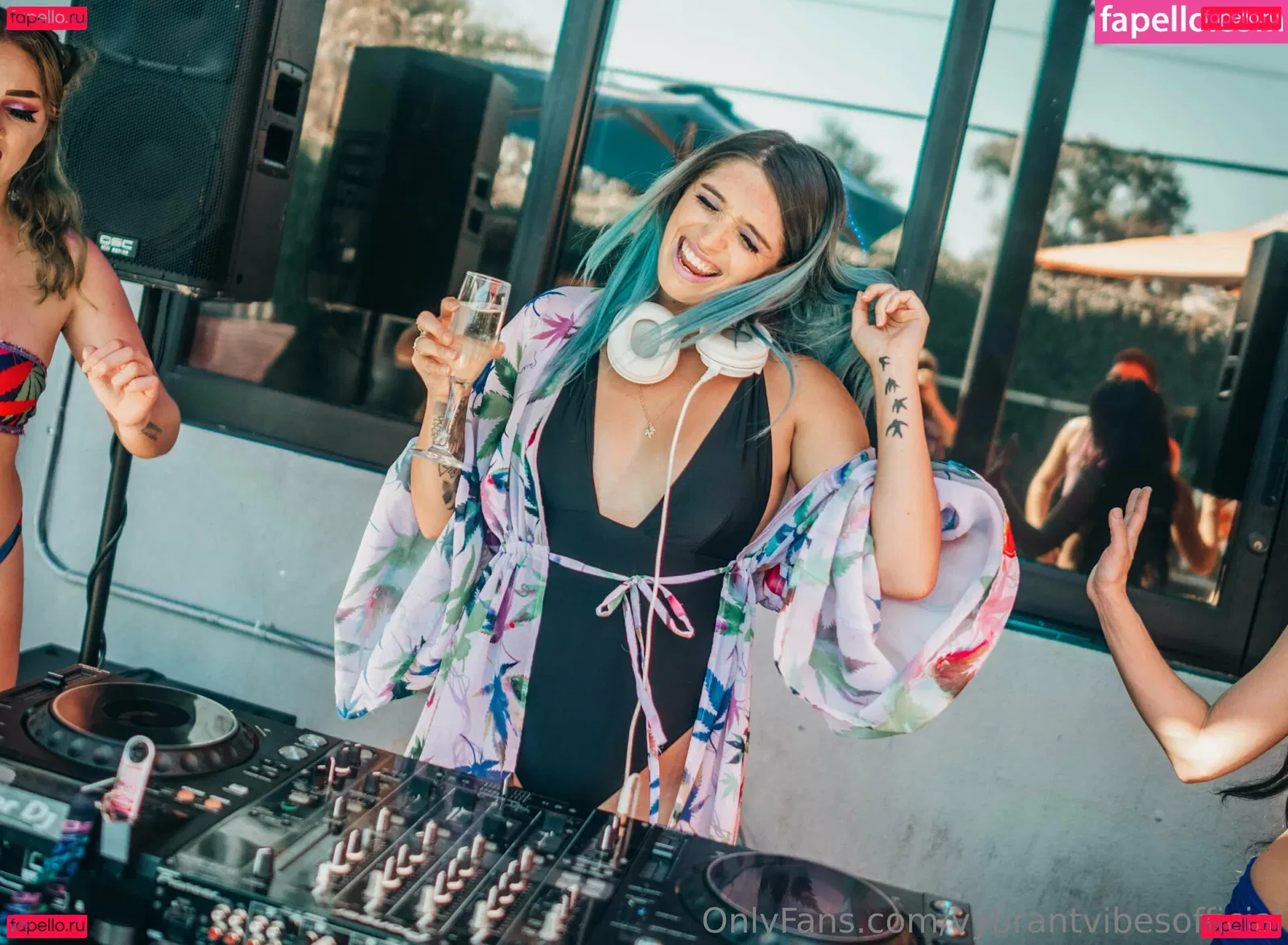 vybrantvibesofficial Onlyfans Photo Gallery 