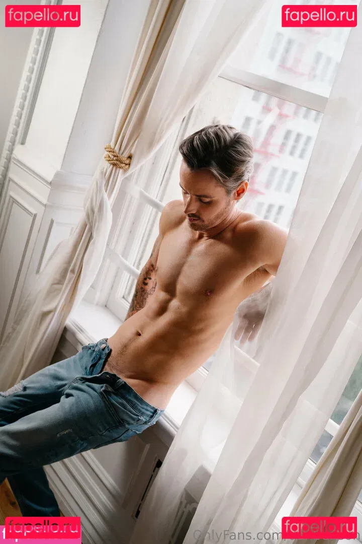 danbenson Onlyfans Photo Gallery 