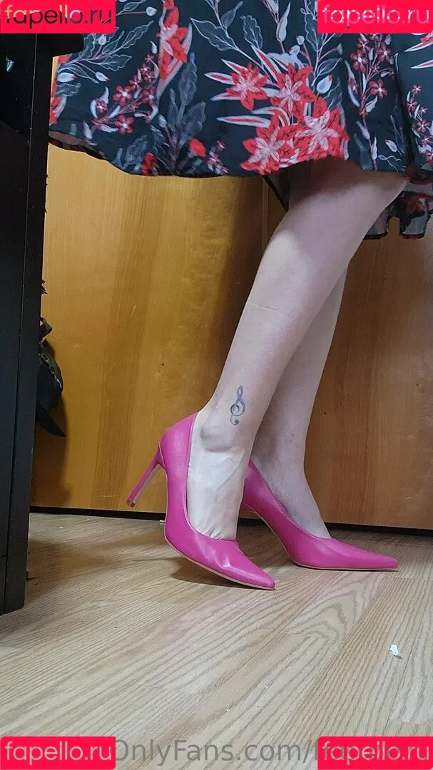 feetbeth Onlyfans Photo Gallery 